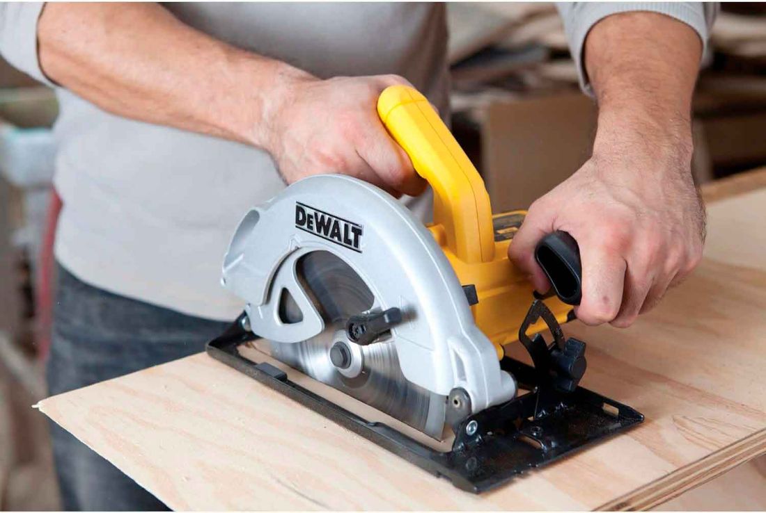 Пила дискова мережева DeWALT DWE560