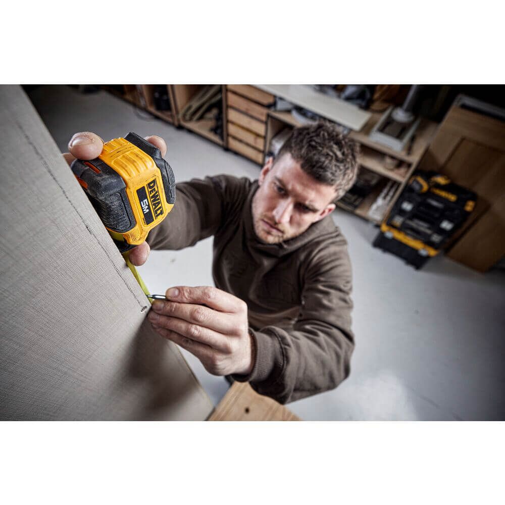 Рулетка вимірювальна COMPACT, 5 м х 28 мм DeWALT DWHT38114-0