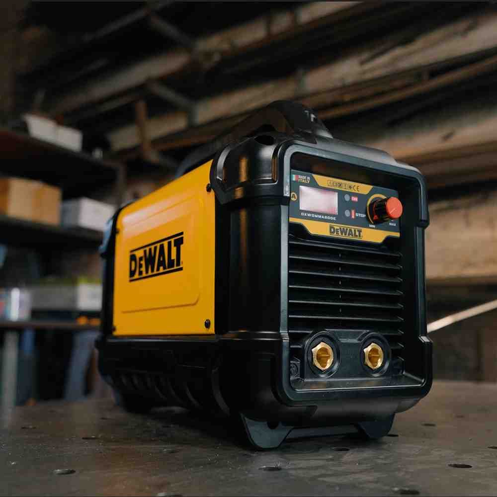Зварювальний апарат інверторний DeWALT DXWDMMA200E