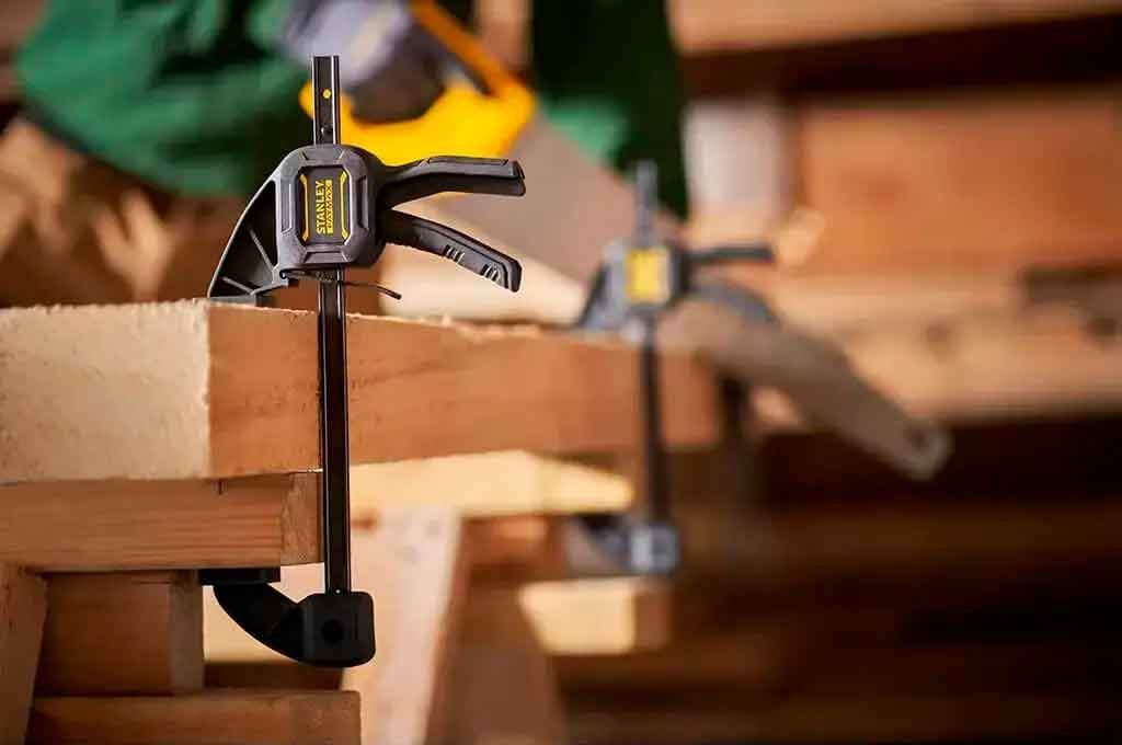 Струбцина FatMax L триггерная з максимальним зусиллям стиснення 135 кг STANLEY FMHT0-83211