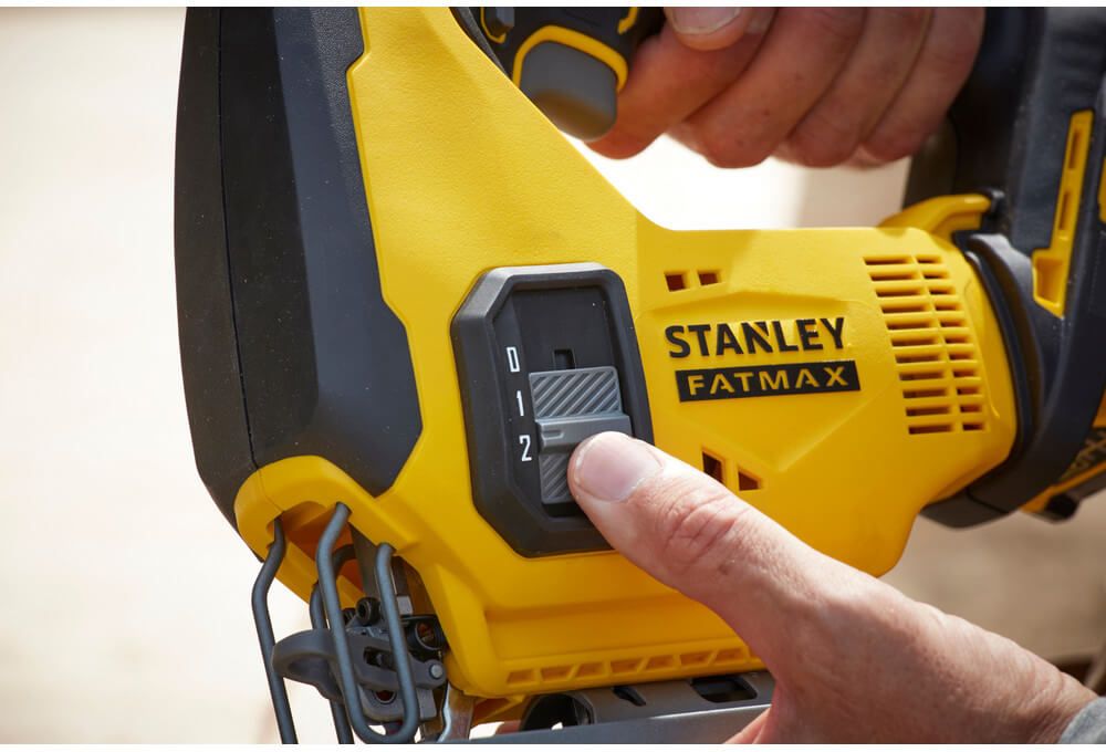 Пила торцювальна акумуляторна STANLEY FATMAX SFMCS701M1+SFMCS600B