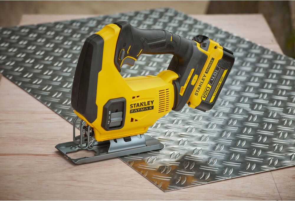 Пила торцювальна акумуляторна STANLEY FATMAX SFMCS701M1+SFMCS600B
