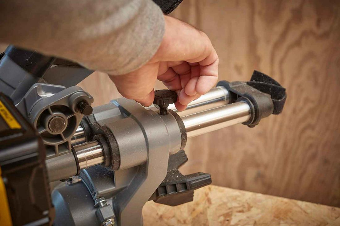 Пила торцювальна акумуляторна STANLEY FATMAX SFMCS701M1